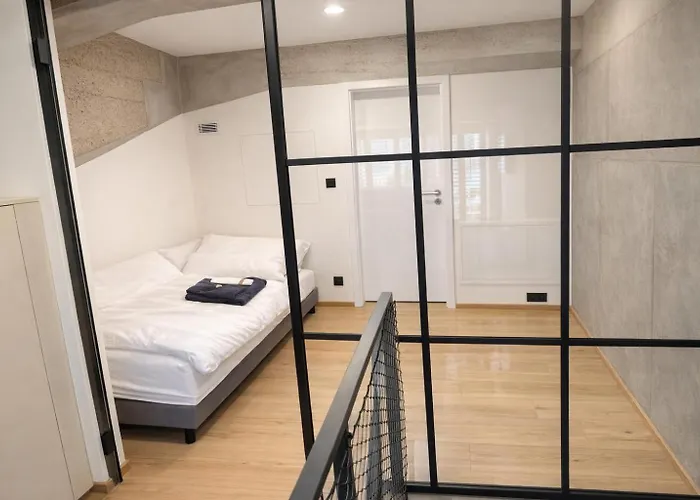Apartamento Design Loft Kolbenova, Metro, Parking
