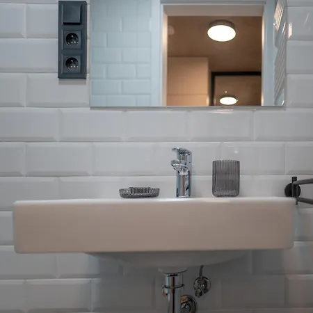 Design Loft Kolbenova, Metro, Parking * Πράγα