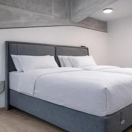 Design Loft Kolbenova, Metro, Parking شقة *