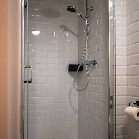 Design Loft Kolbenova, Metro, Parking براغ