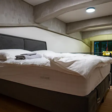 Design Loft Kolbenova, Metro, Parking *