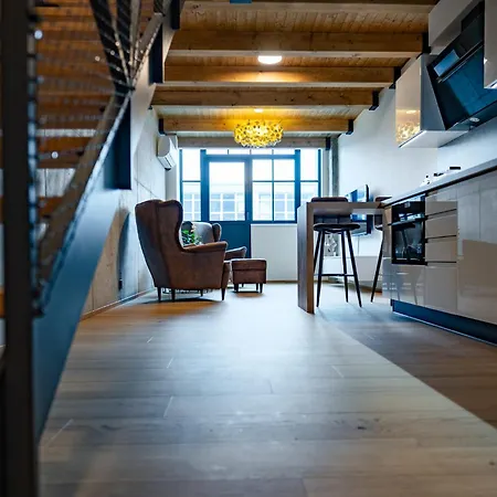 Design Loft Kolbenova, Metro, Parking Praga