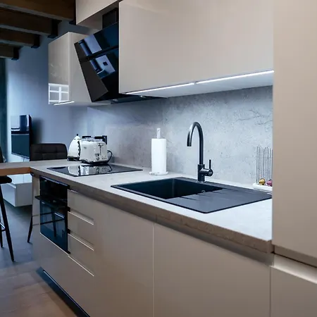 Design Loft Kolbenova, Metro, Parking *