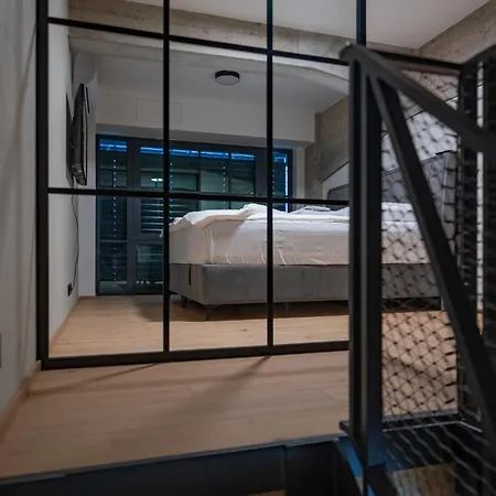 Design Loft Kolbenova, Metro, Parking * براغ