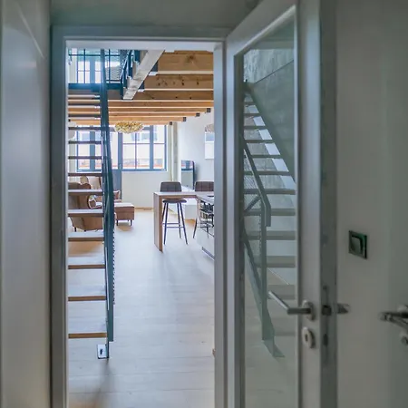 Design Loft Kolbenova, Metro, Parking شقة *