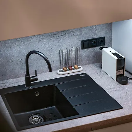Design Loft Kolbenova, Metro, Parking شقة *