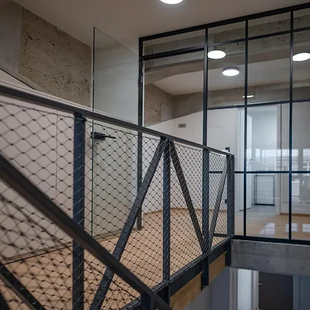 Design Loft Kolbenova, Metro, Parking براغ