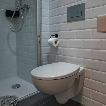 Design Loft Kolbenova, Metro, Parking