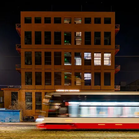 Design Loft Kolbenova, Metro, Parking