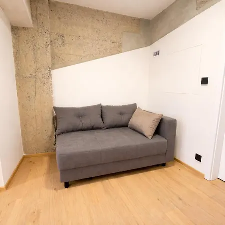 Design Loft Kolbenova, Metro, Parking *