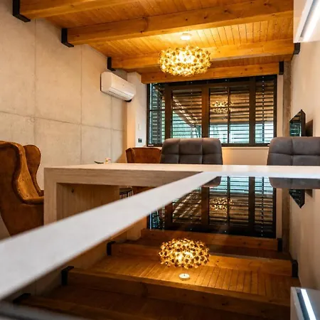 Design Loft Kolbenova, Metro, Parking