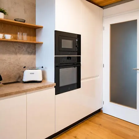 Design Loft Kolbenova, Metro, Parking براغ
