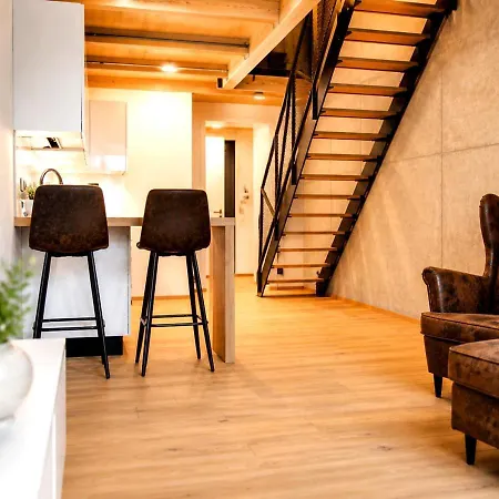 Design Loft Kolbenova, Metro, Parking *